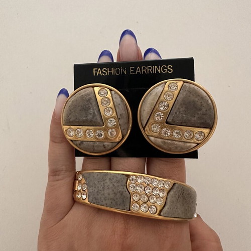 Glamour Stone jewelry set like new, clip earrings and matching bracelet with rhinestones