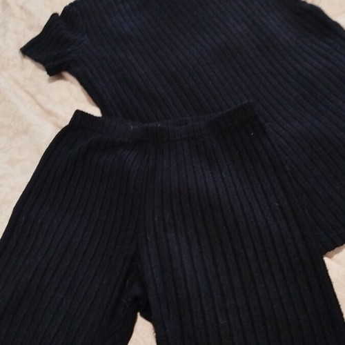 Casual rib knit set with short sleeve top and biker shorts, like new, black