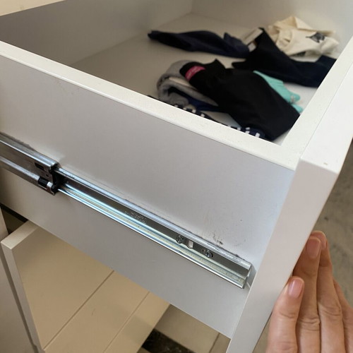 Lacquered white chest of drawers like new