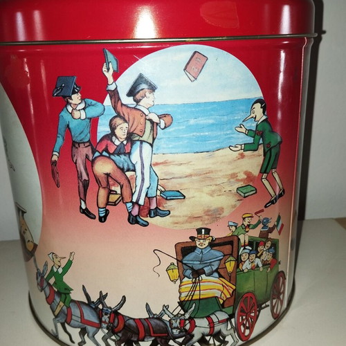Metal tin with Pinocchio images like new