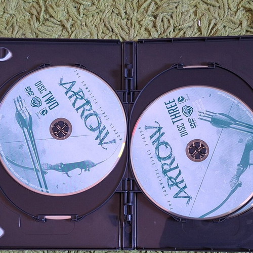 Arrow DVD new, first season with subtitles