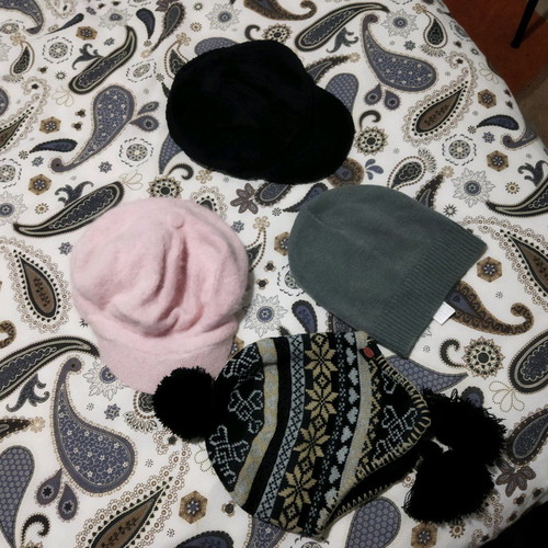 Women’s hats used, pack of 4 pieces