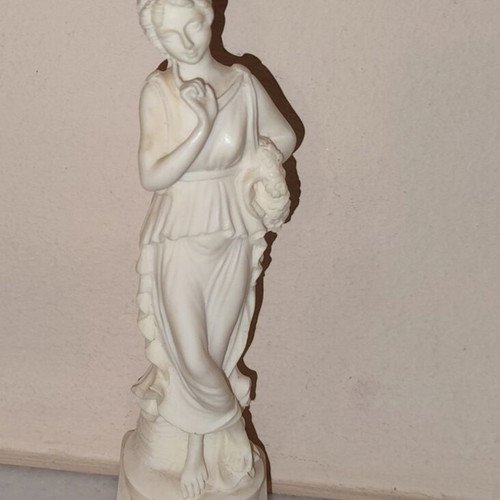 Female statue Greek-Roman style like new