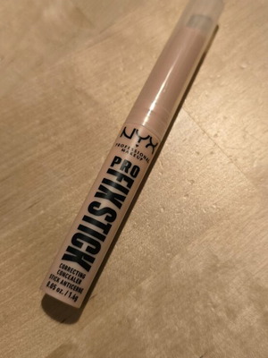 Nyx Professional Makeup Pro Fix Stick concealer shade 04 light new