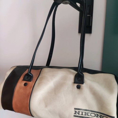 Nikonos -V καινούργια υποβρύχια φωτογραφική μηχανή με φακό 35mm και φλας
