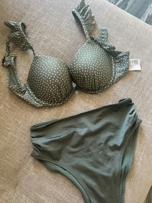 H&M горнище на бански с точки и къдрици 75B и бразилски слип с висока талия S, зелен
