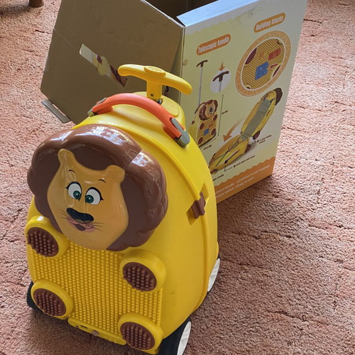 Children's Lion Trolley Suitcase with Bluetooth and MP3, new, yellow