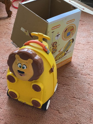 Children's Lion Trolley Suitcase with Bluetooth and MP3, new, yellow