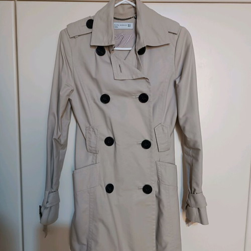 Zara beige trench coat like new, spring with double-breasted closure