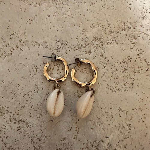 Shell earrings new, white and gold