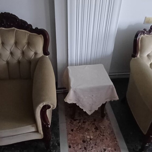 Vintage living room set like new, classic quality and design