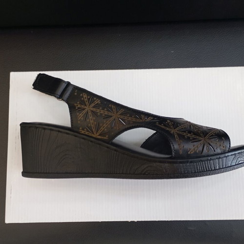 Leather platform sandals size 40, new, black