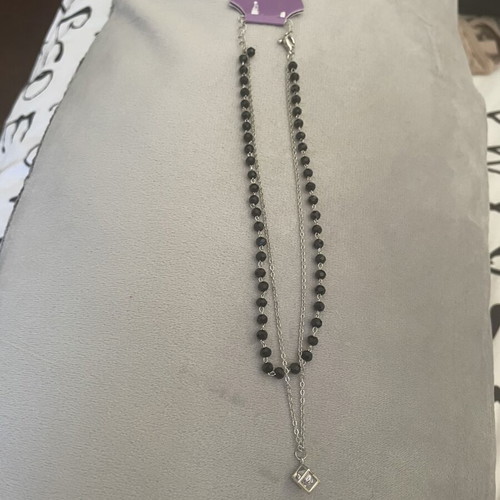 Jewelry set like new, pack of 5 pieces with necklaces and bracelets