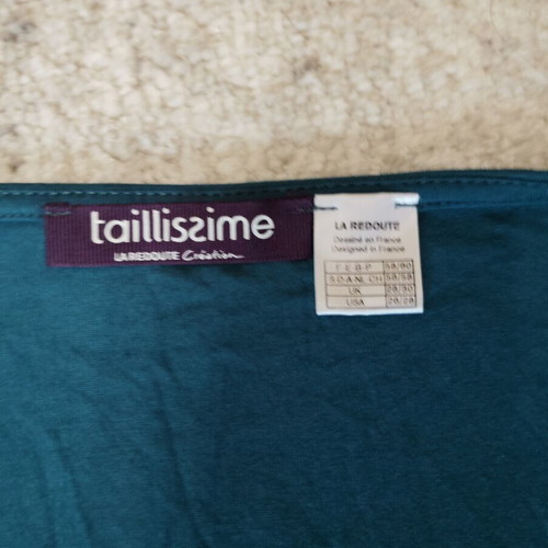 Women's dress size 9XL, like new