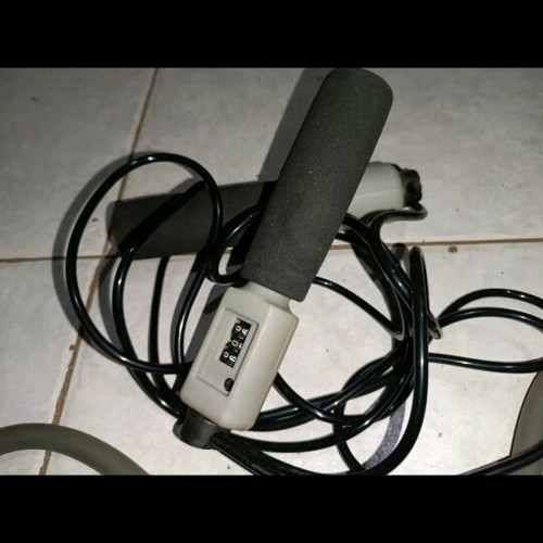 Fitness equipment like new with resistance expander and jump rope with counter