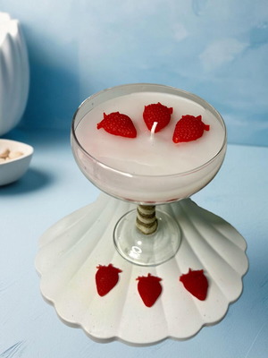 Κερί Strawberry Margarita σαν καινούργιο, διακοσμητικό με άρωμα φράουλα