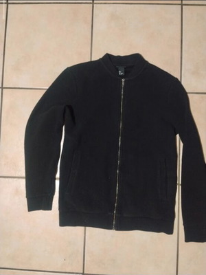 H&M black sweatshirt like new, size S