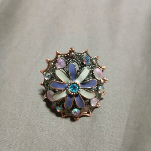 Women's ring like new with adjustable size
