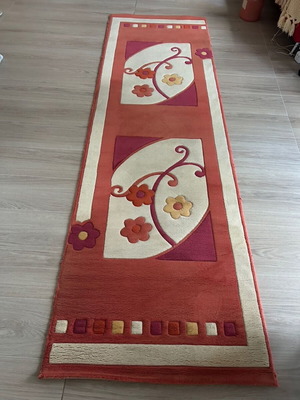 Rug like new very good quality red, beige, orange 2