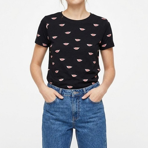 Stradivarius women's black t-shirt with red lips print, size S