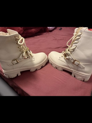Beige ankle boots size 39