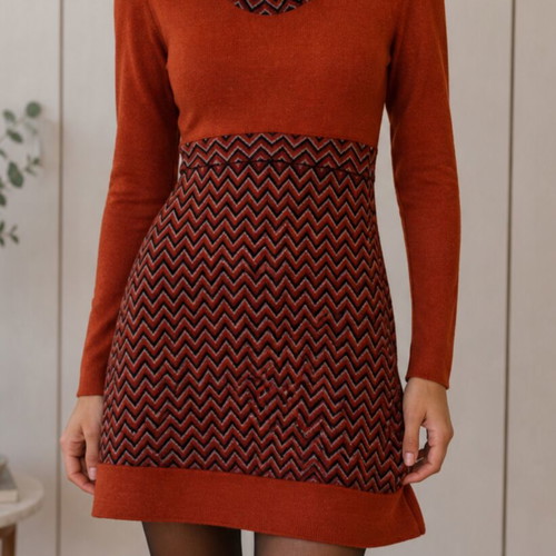 Women's winter dress M like new, orange