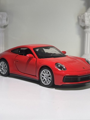 Porsche 911 Carrera 4S умален колекционерски модел