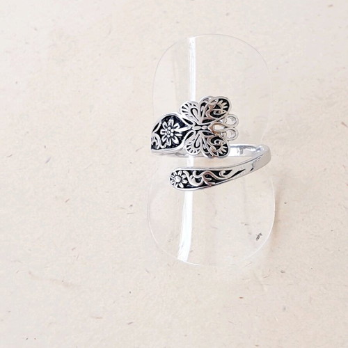 Silver 925 ring carved with butterfly design, like new, adjustable