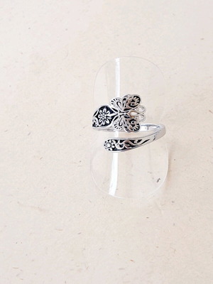 Silver 925 ring carved with butterfly design, like new, adjustable
