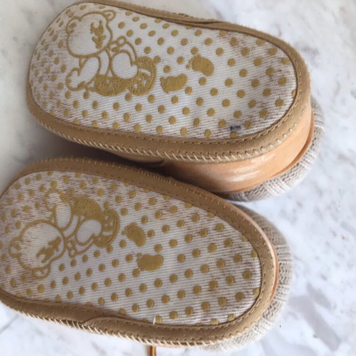 Baby Booties 9-12 Months beige like new