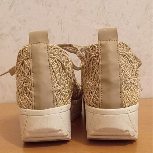 Womens knitted beige shoes size 38 like new