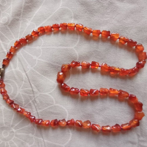 Two necklaces of natural stones like new, agate and garnet