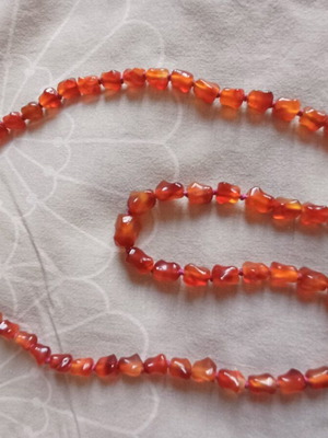 Two necklaces of natural stones like new, agate and garnet