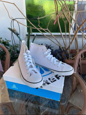 Firefly boots like new, size 43, white casual
