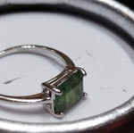 925 Silver Ring new with green stone