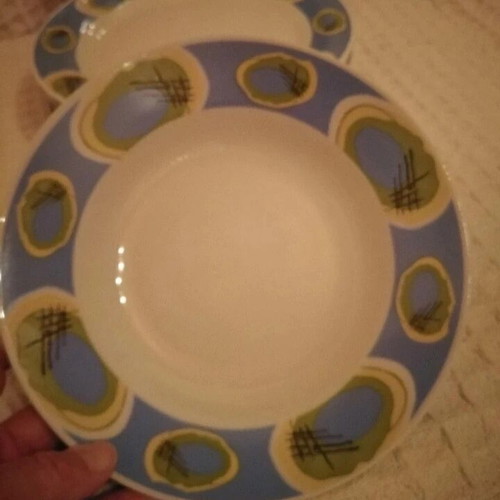 House set of 12 plates like new, 6 shallow and 6 soup