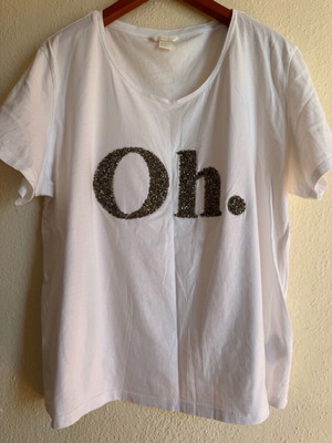 White H&M short-sleeve t-shirt with stone design, size XL like new