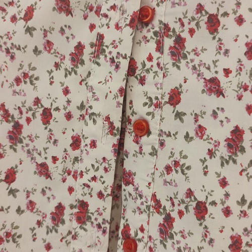 Small elastic fitted short-sleeve shirt with red rose design, like new