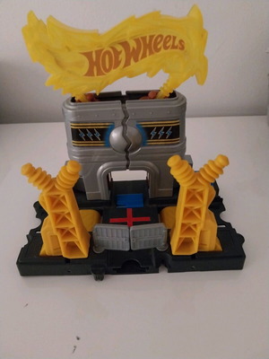 Hot Wheels City Downtown Power Plant Blast like new