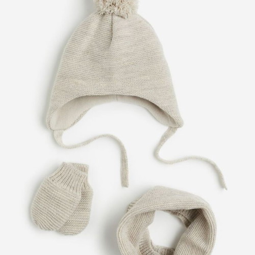 Knitted set of 3 pieces new