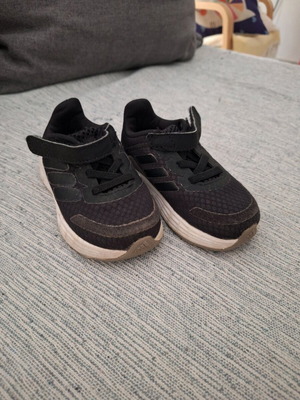 Βρεφικά παπούτσια Adidas no 21 μαύρα σαν καινούργιο