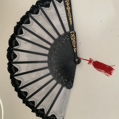 Vintage hand fan new
