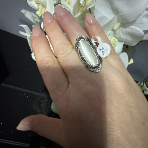 Ring new, white and silver