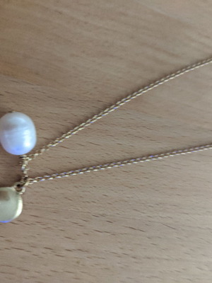 Zara necklace with pearl and gold charm used