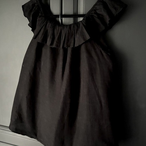 Celestino black top like new, medium-large, linen blend