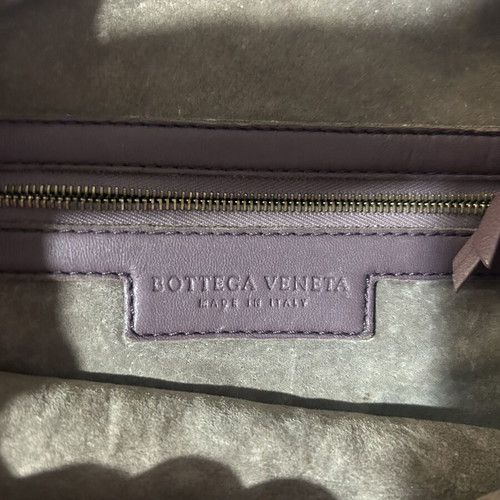 Bottega Veneta shoulder bag like new, purple