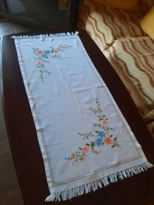 Embroidered table runner like new
