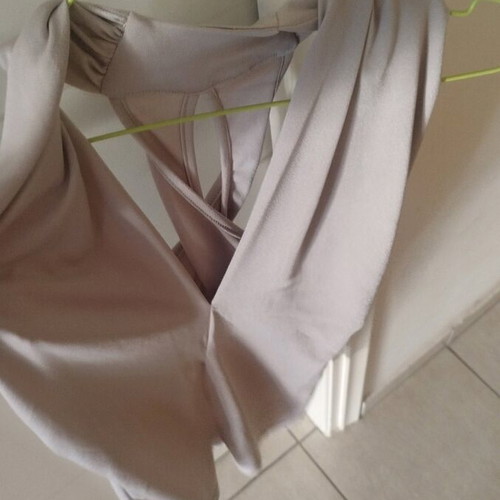 Sleeveless blouse with twisted design beige, like new, sizes S/M