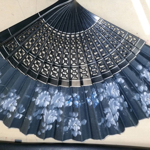 Fan like new, plastic and fabric