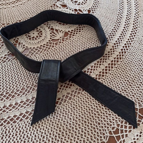 Leather tied belt like new, black